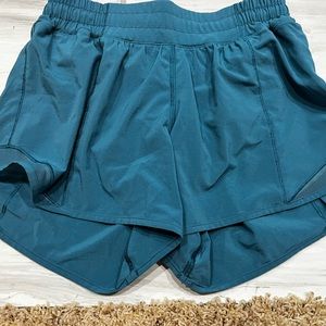 Lululemon Hotty Hot size 4 shorts 4”